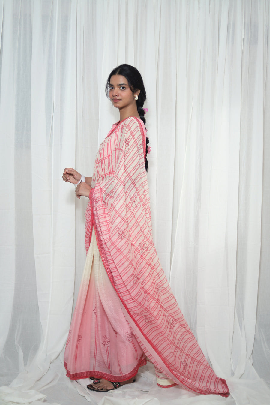 KAAGZI SARI